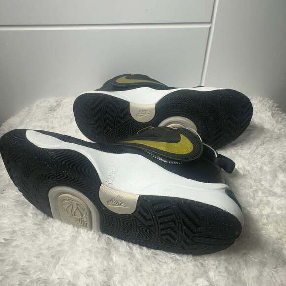 Nike - Picture 7 of 9